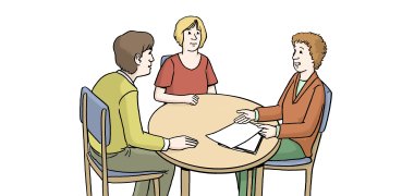 Zwei Personen sitzen an einem Tisch und werden von einer dritten Person beraten.