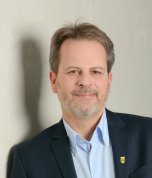 Das Bild zeigt Bürgermeister Jörg von Borczyskowski.