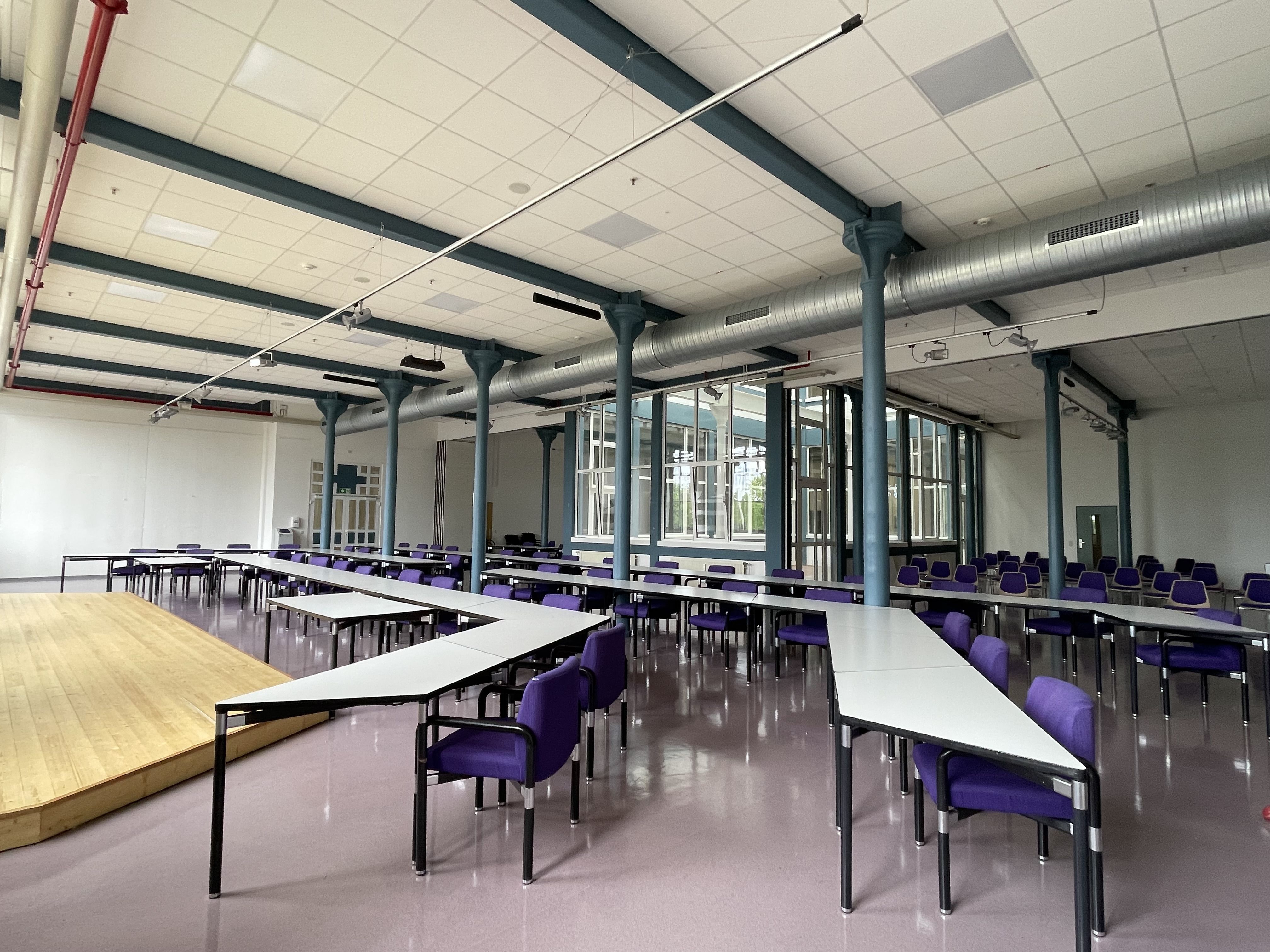 Blick in den Ratssaal im Gebäude des Wirtschaftszentrums Gronau