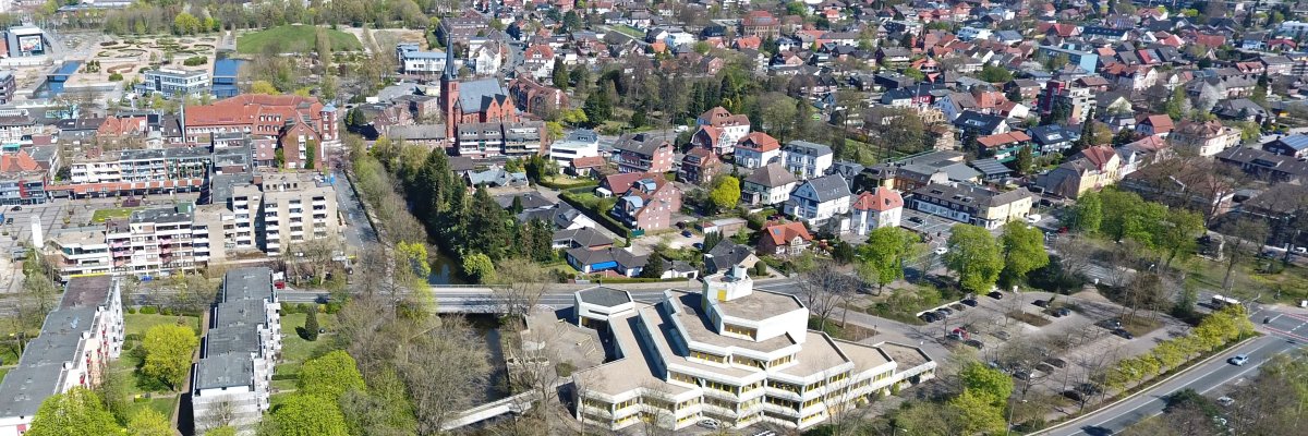 Gronauer Rathaus von oben mit der Wohngegend 