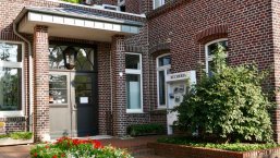 Der Eingang der Bücherei in Epe.