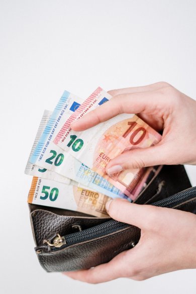 Brieftasche mit Geldscheinen Portmonaie mit Euroscheinen