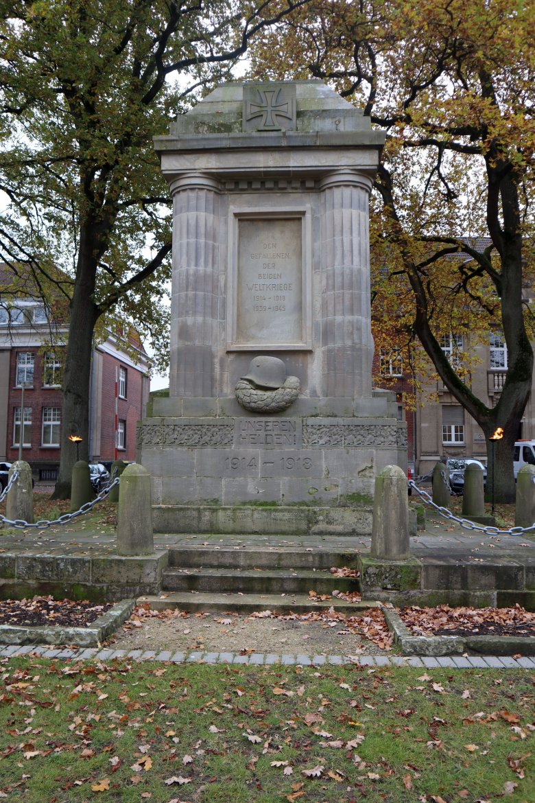 Das Ehrenmal an der Eper Straße