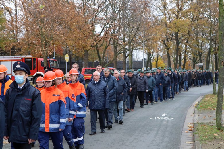 Aufstellung aller Beteiligten an der Laubstiege