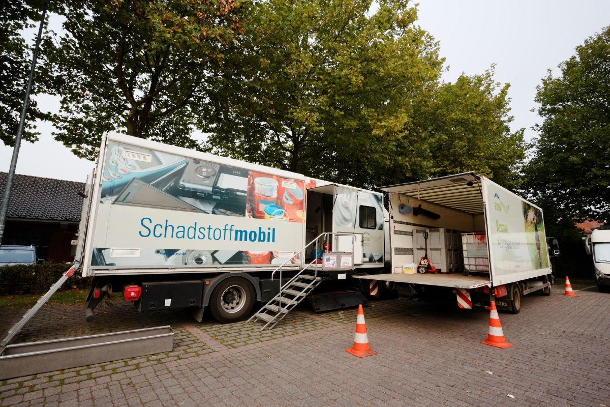 Sie sehen ein Schadstoffmobil Das Schadstoffmobil von außen.