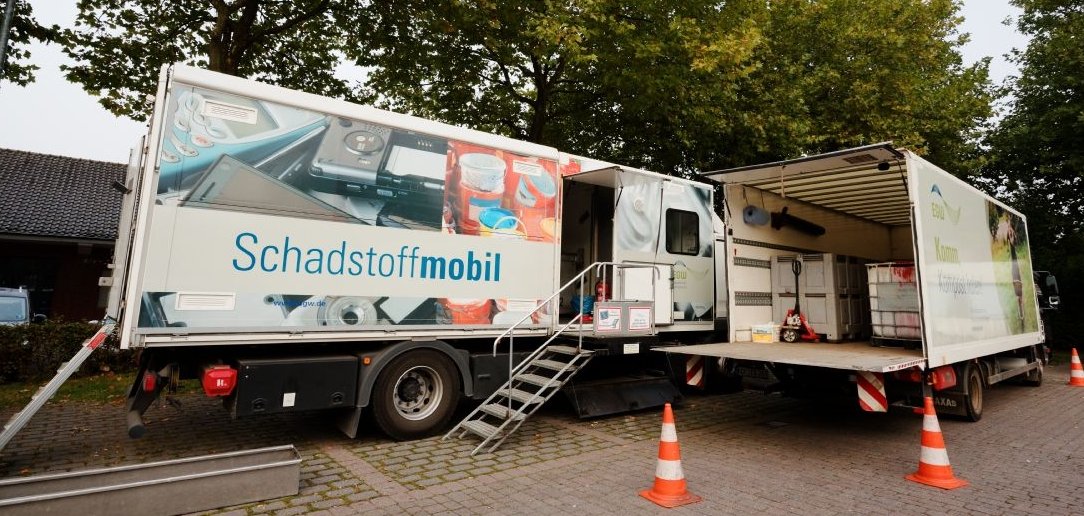 Das Schadstoffmobil von außen.