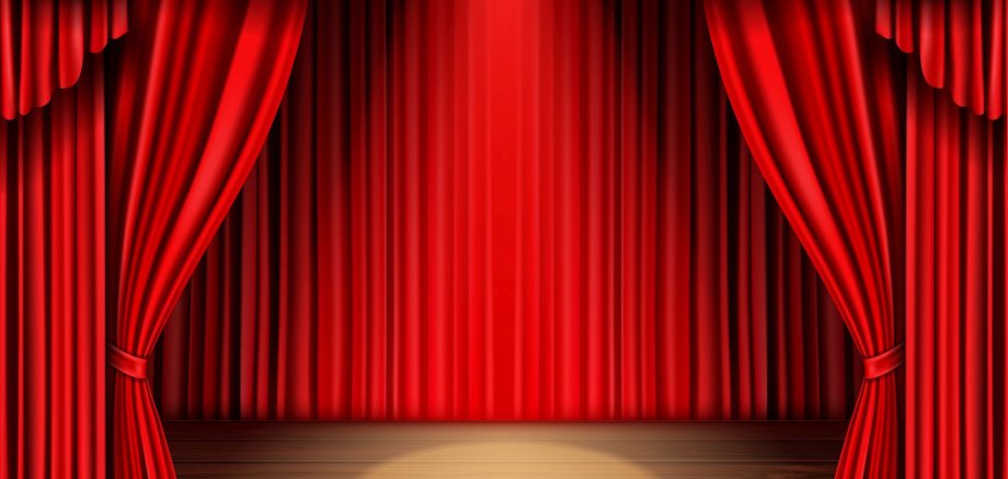 Eine Theaterbühne mit einem roten Vorhang.