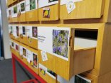 Geöffnete Box im Saatgutbörsenschrank Geöffnete Box im Saatgutbörsenschrank
