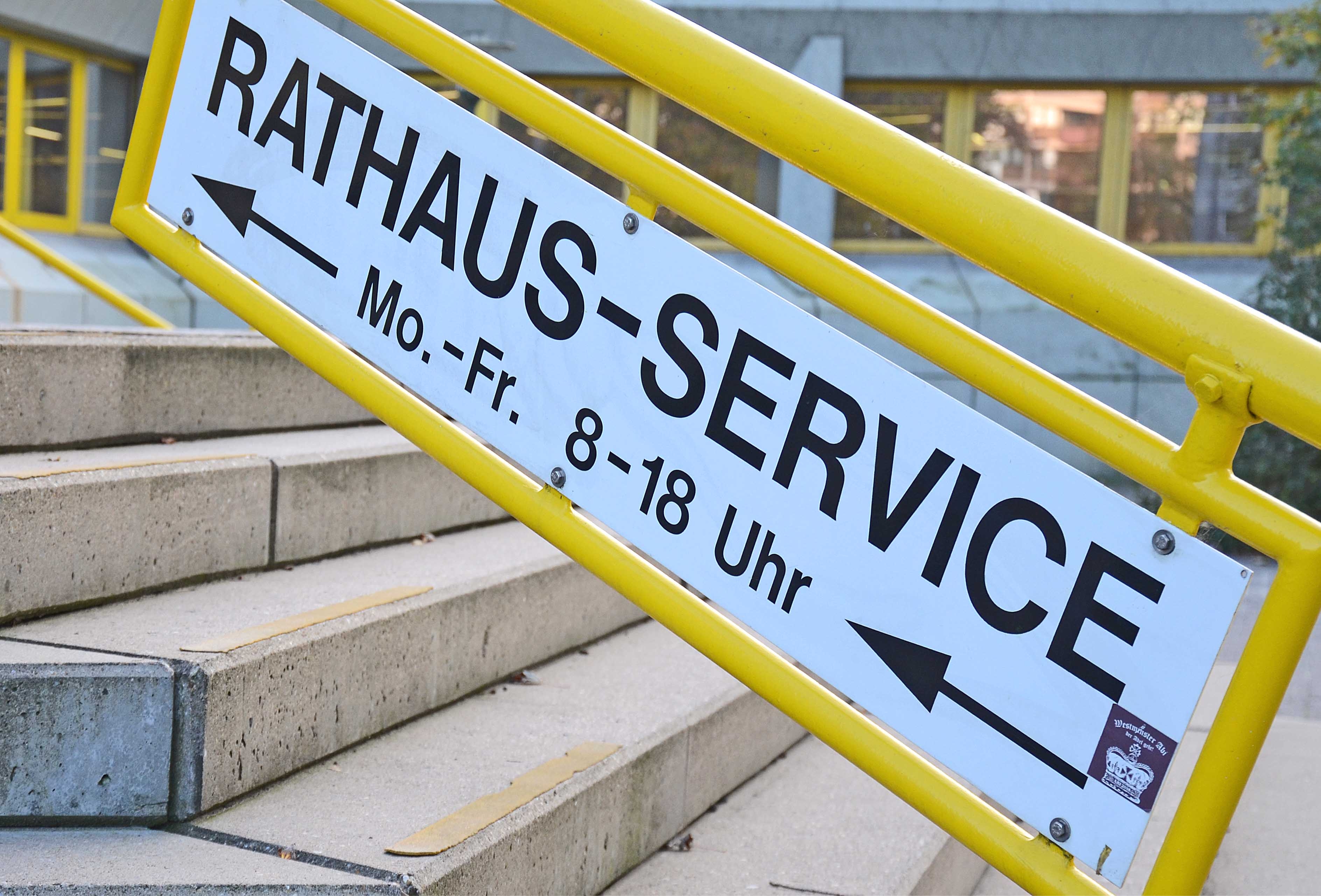 Rathaus-Service Hinweisschild