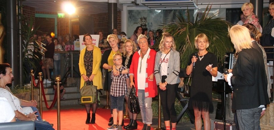 Das Foto zeigt die Gewinner des Shopping-Star Finales 2018