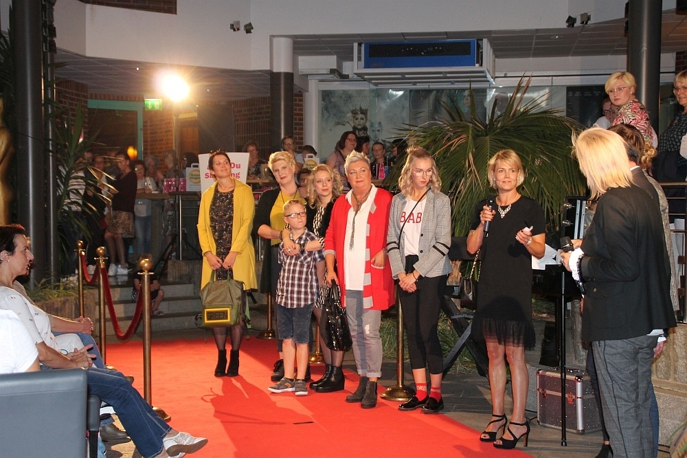 Das Foto zeigt die Gewinner des Shopping-Star Finales 2018