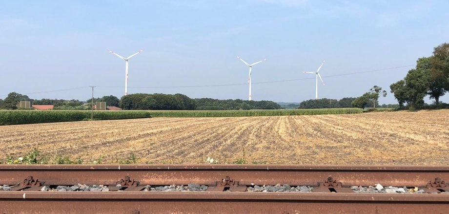 Bahnlinie mit Landschaft