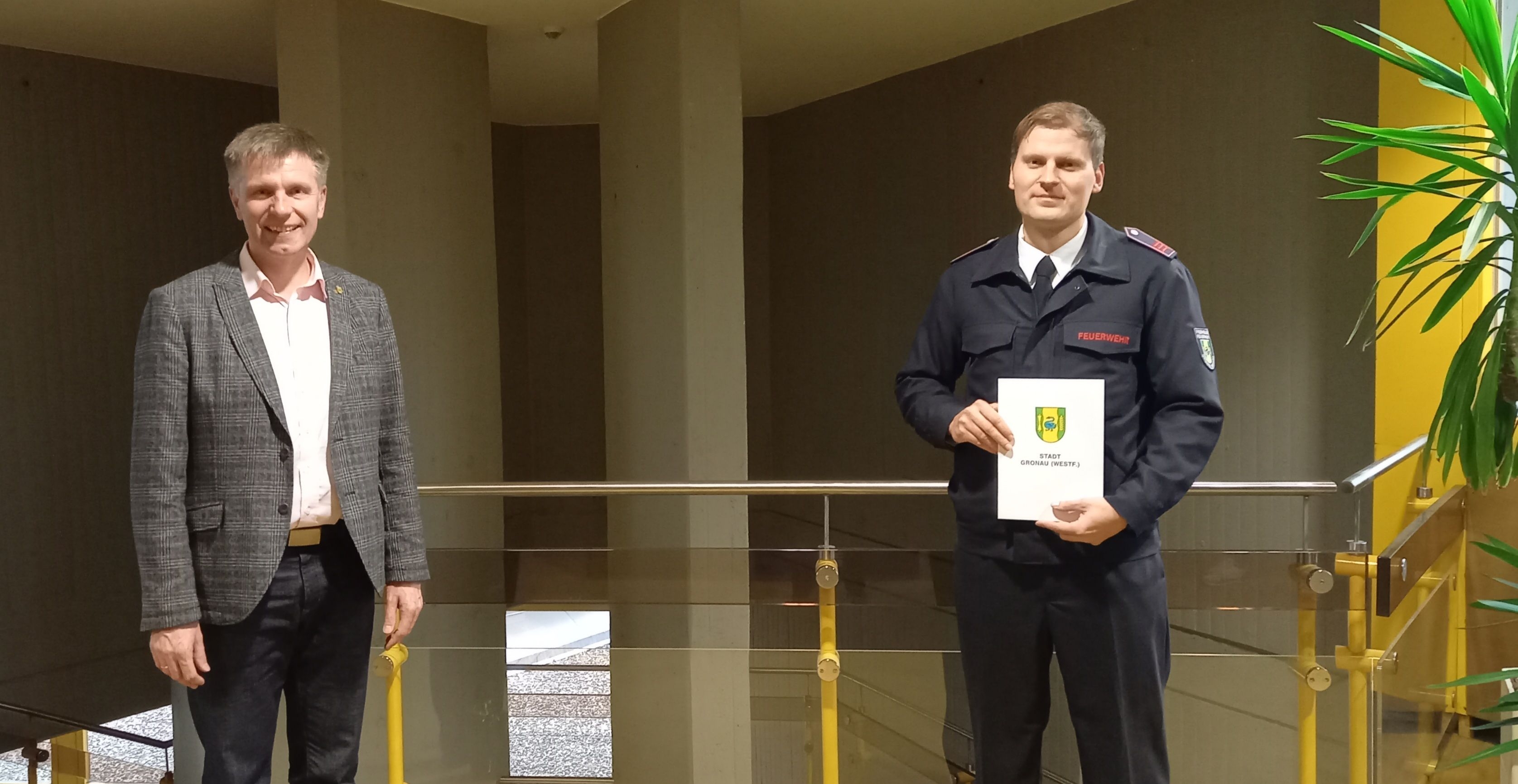 Sie sehen Bürgermeister Rainer Doetkotte und Sascha Eichhorn 