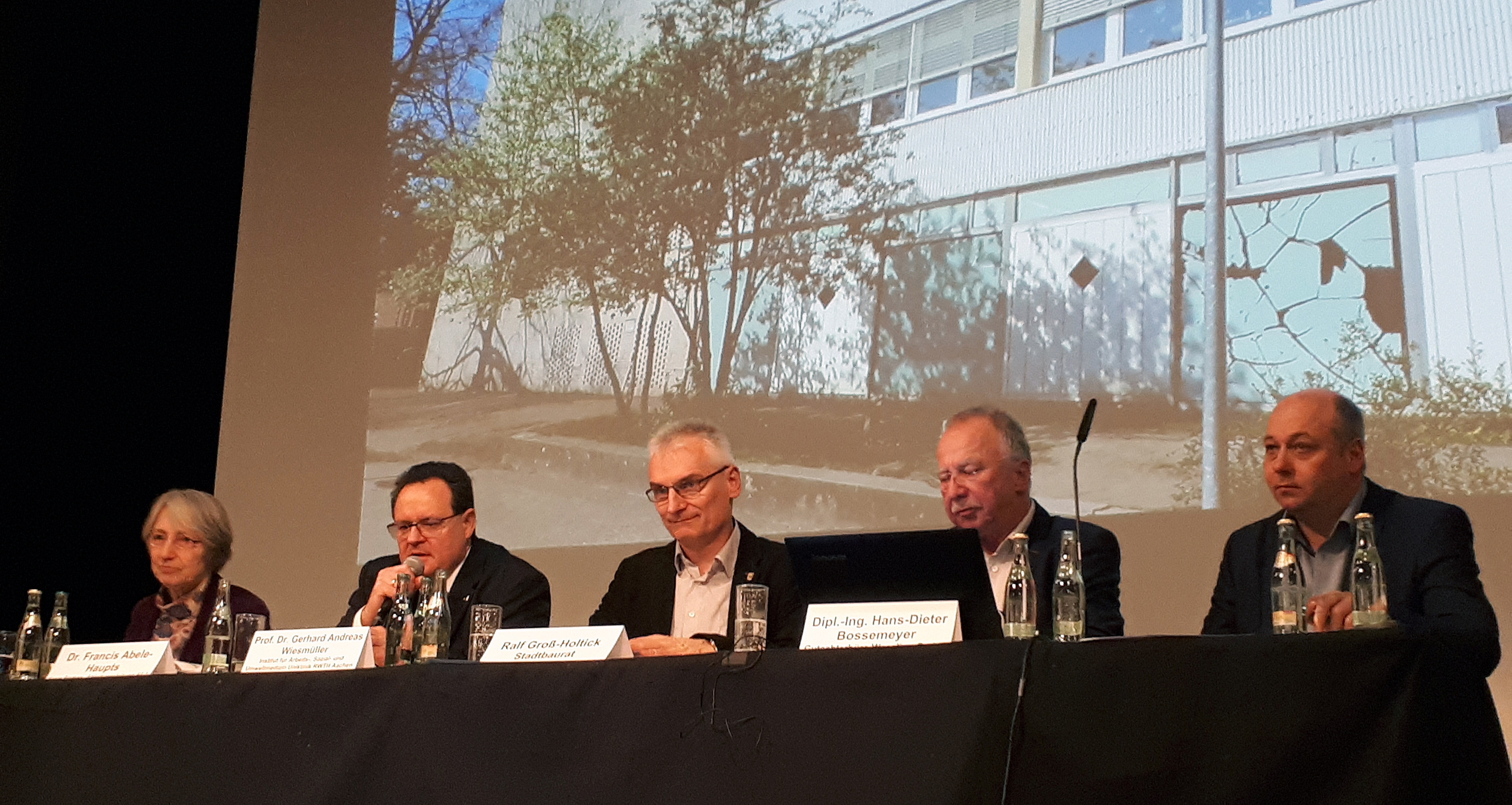 Infoabend für Schulen - Schadstoffbelastung-Podium mit Experten