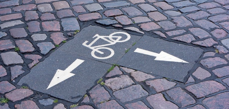 Hinweis auf der Straße als Fahrradstraße