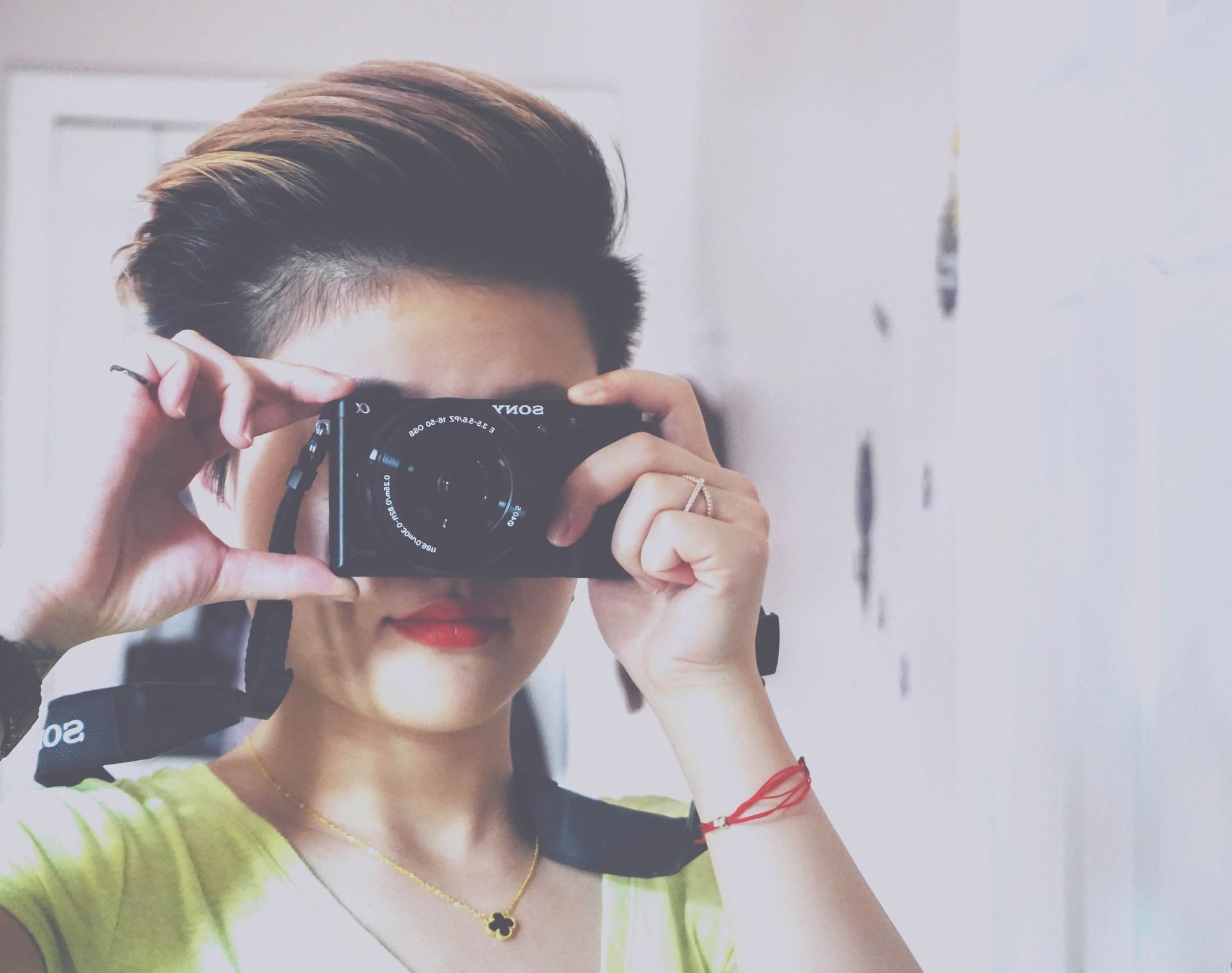 Mädchen mit Fotoapparat