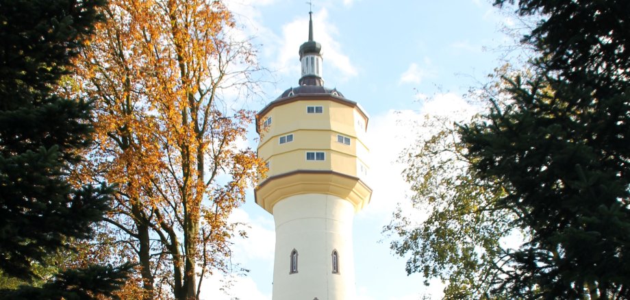 Wasserturm im Herbst