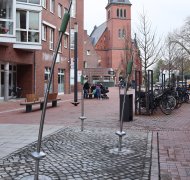 Drei neue Spielgeräte zum Wippen an der Neustraße.