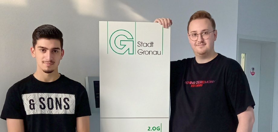 Noah Cirik und Max Haverkort, Auszubildende bei der Stadt Gronau