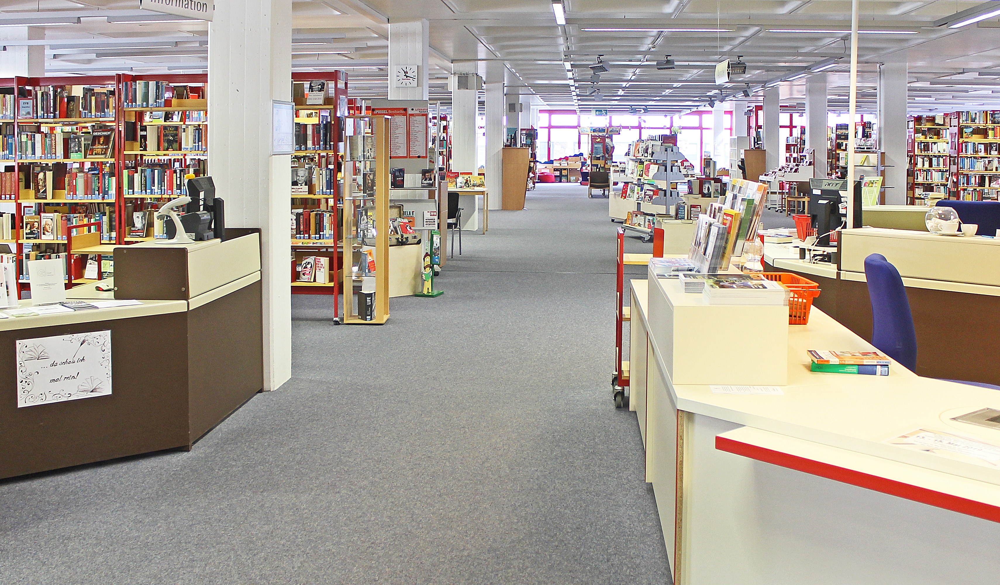 Der Innenbereich der Stadtbücherei.