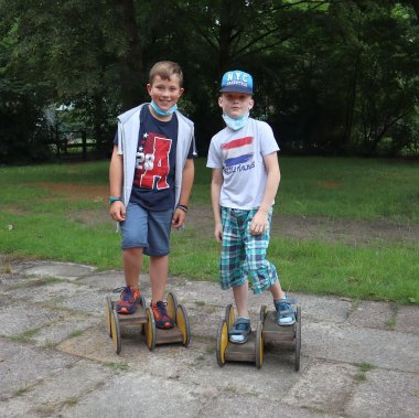 Ferienspiele 2021: Kinder auf dem Pedalo