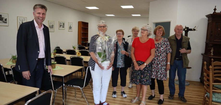 Bürgermeister Rainer Doetkotte zu Gast in den neuen Räumlichkeiten des Heimatvereins.