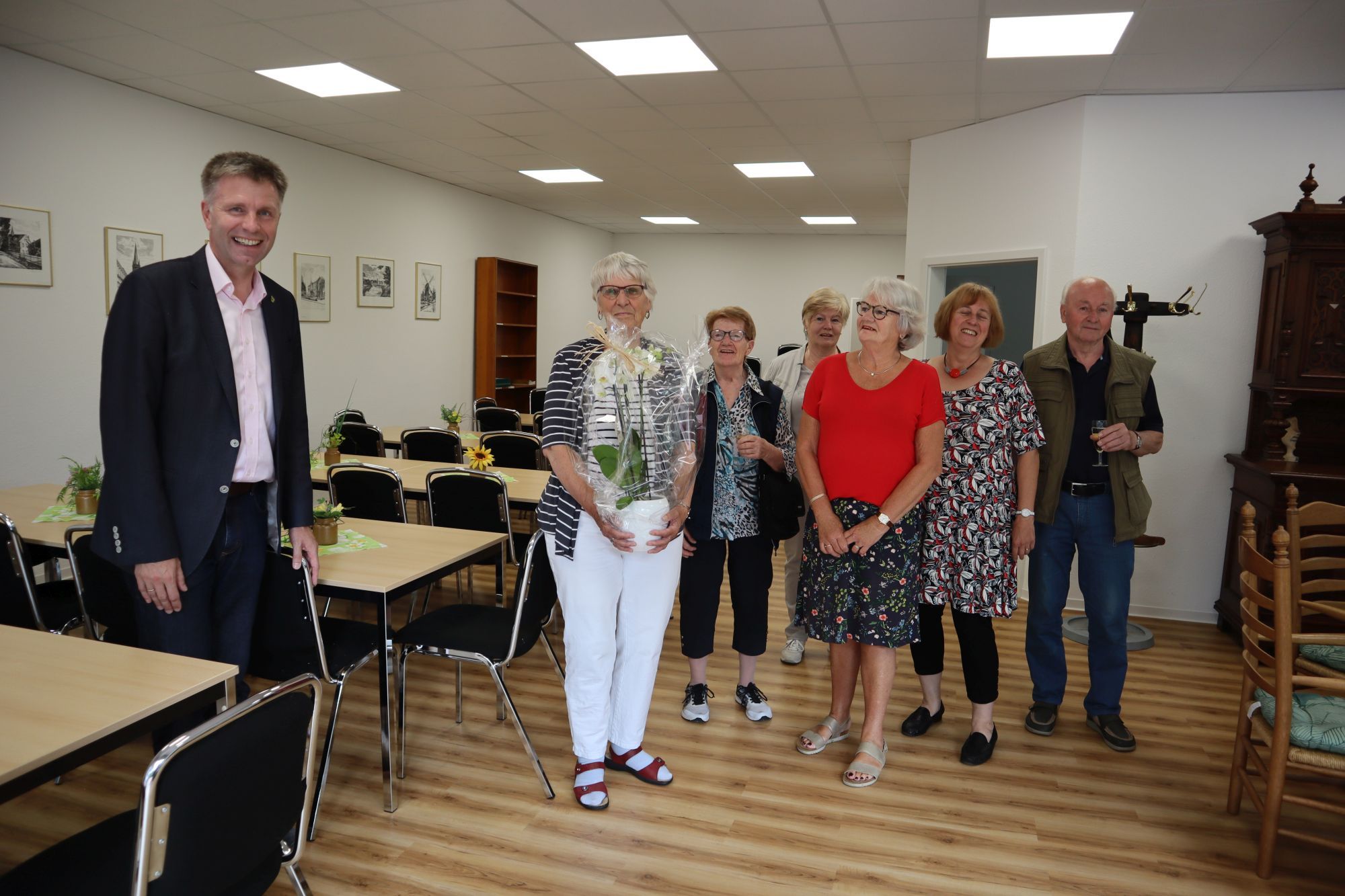 Bürgermeister Rainer Doetkotte zu Gast in den neuen Räumlichkeiten des Heimatvereins.