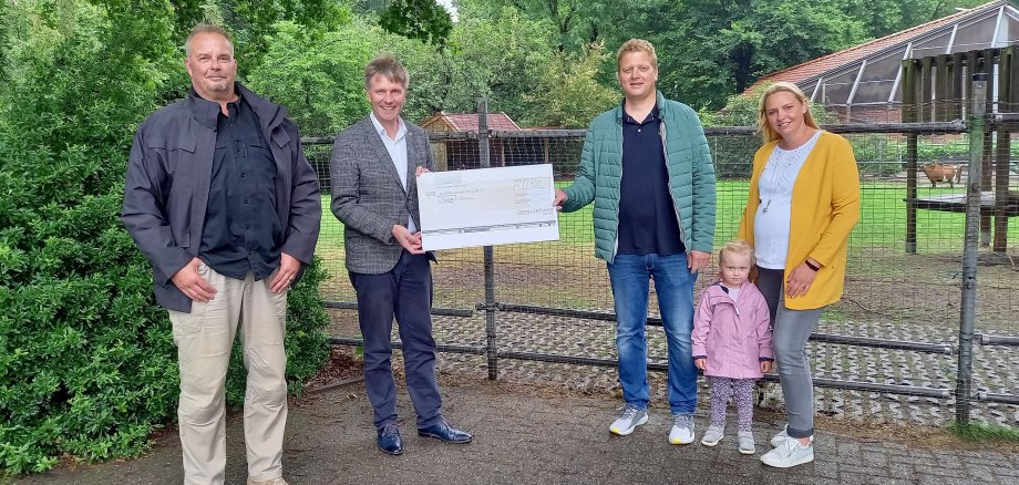 Spendenübergabe im Tierpark Gronau