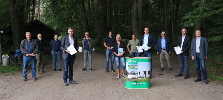 Alle Beteiligten mit Bürgermeister Rainer Doetkotte.