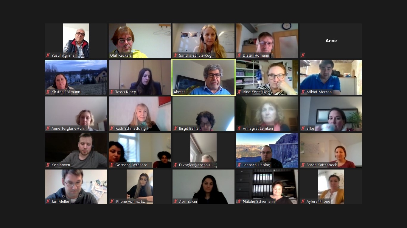 Die Teilnehmerinnen und Teilnehmer des GroNet.