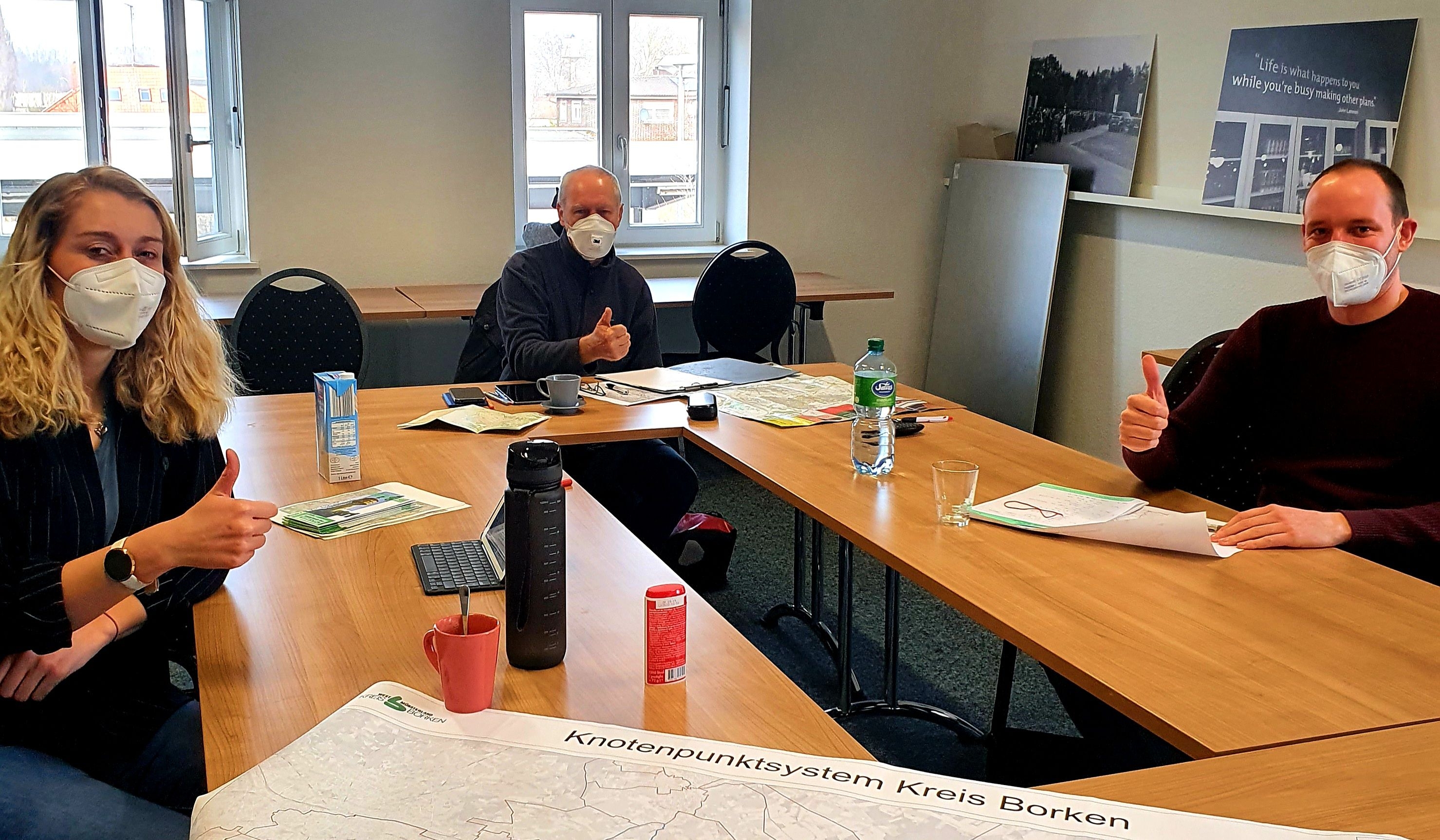 Von links: Katharina Detert, Stadtmarketing Gronau, Hermann Nieratschker, Fahrradbeauftragter der Stadt Gronau und Jan Bakenecker-Serné vom Fachdienst Tiefbau, Verkehr und Stadtgrün.