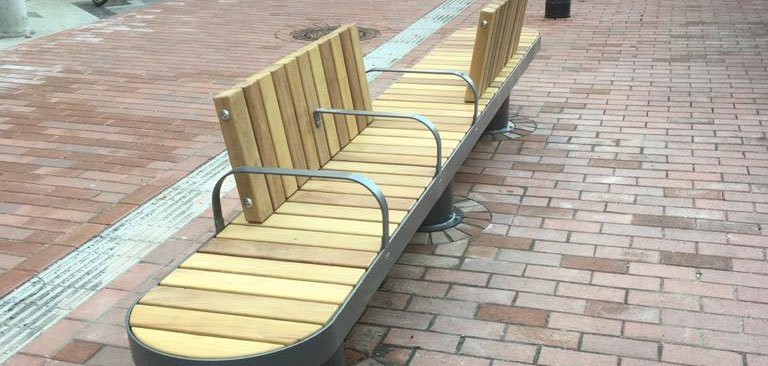 Die neue Sitzbank in der Neustraße.