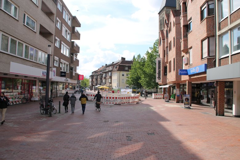 Blick in die Neustraße mit Baustelle für den Ausbau des Kanalnetzes