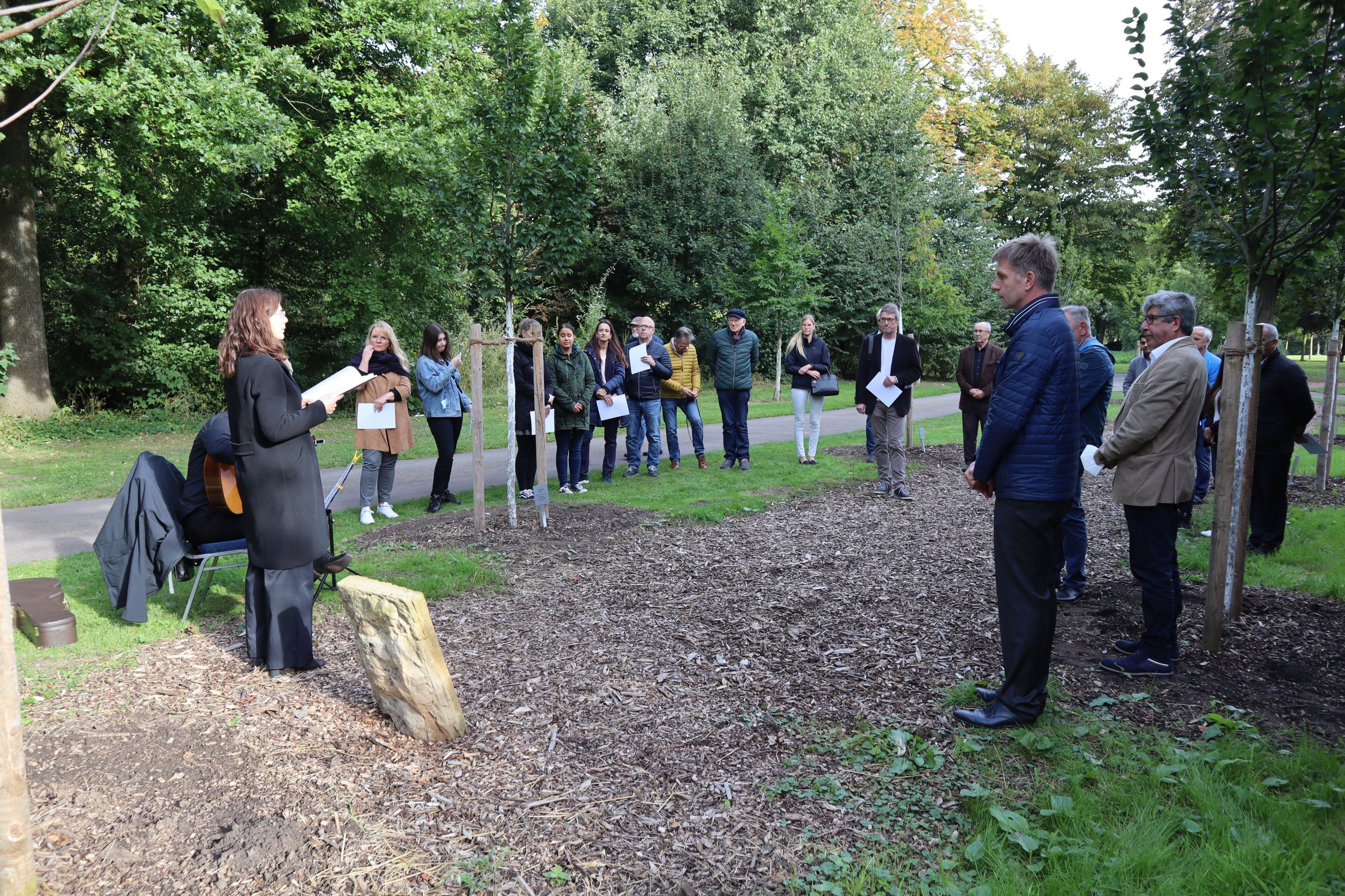 Für eine musikalische Begleitung sorgten Marion Röber (Gesang) und Rob Besselink (Gitarre).