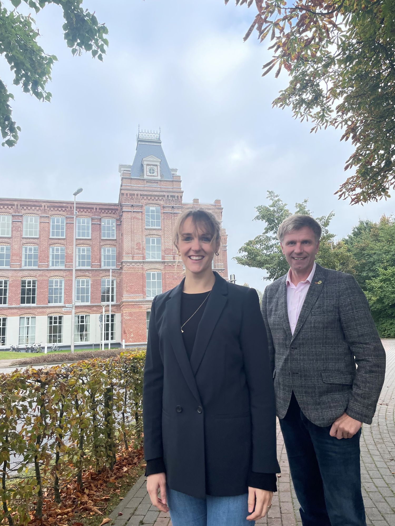 Katharina Vater von der WTG und Bürgermeister Rainer Doetkotte.