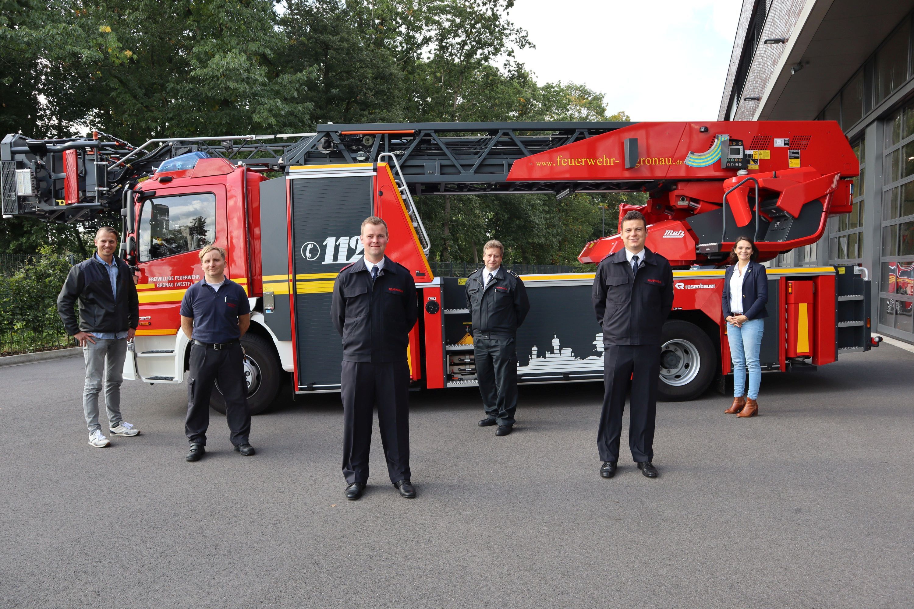 Von links: Rainer Hoff (Ordnungsamt), Sebastian Vogel (Feuerwehr Gronau), Dennis Müller (Feuerwehr Gronau), Marco van Schelve (Leiter der Feuer- und Rettungswache Gronau), Hendrik Bründermann (Feuerwehr Gronau), Stephanie Klimke (Stadt Gronau). 
