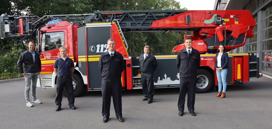 Von links: Rainer Hoff (Ordnungsamt), Sebastian Vogel (Feuerwehr Gronau), Dennis Müller (Feuerwehr Gronau), Marco van Schelve (Leiter der Feuer- und Rettungswache Gronau), Hendrik Bründermann (Feuerwehr Gronau), Stephanie Klimke (Stadt Gronau). 