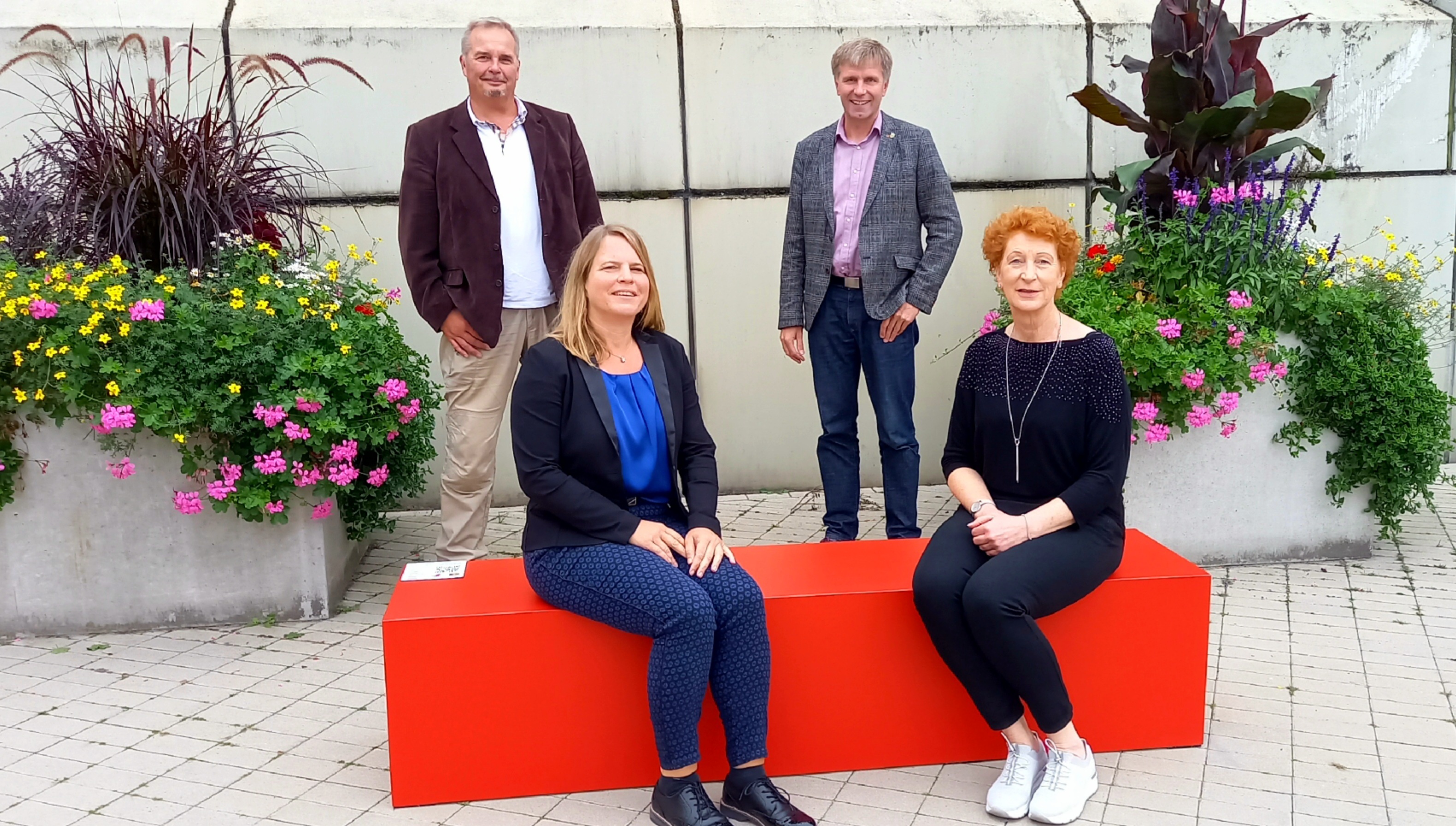 Hinten: Markus Schulte vom ZBU und Bürgermeister Rainer Doetkotte. Vorne: Erste Beigeordnete Sandra Cichon und Gleichstellungsbeauftragte Edith Brefeld.