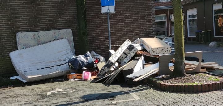 Illegale Müllentsorgung an der Poststraße.
