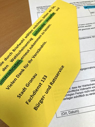 Wahlscheinantrag mit gelben Hinweiszettel