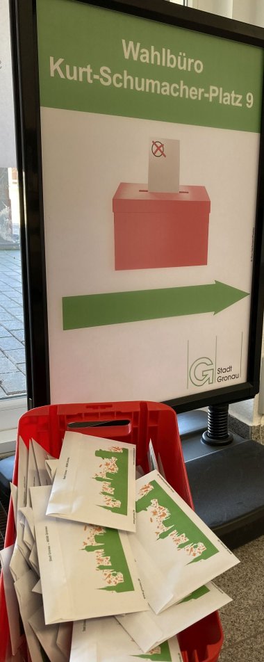 Hinweisschild zum Wahlbüro Gronau