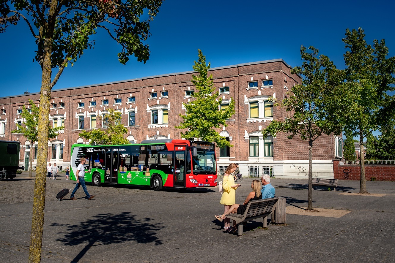 Der Baumwollexpress auf dem Bahnhofsvorplatz