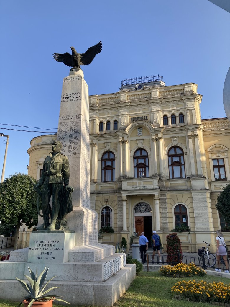 Das Rathaus von Mezöbereny - Link öffnet seitenüberlagerndes Dialog-Fenster