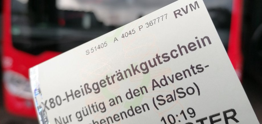 Fahrkarte und Verzehrgutschein aus dem Bus X80.