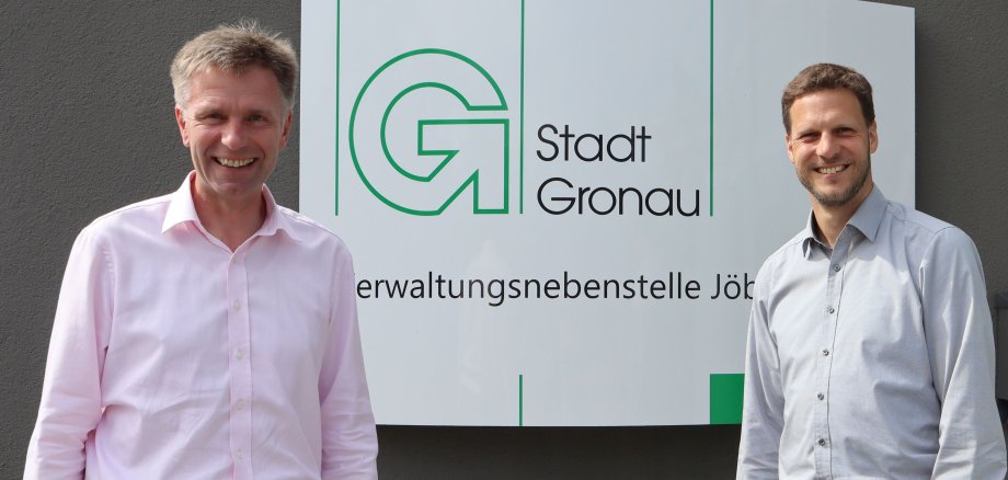 Das Bild zeigt Bürgermeister Rainer Doetkotte mit dem Geschäftsführer der WGG Thorsten Buchholz