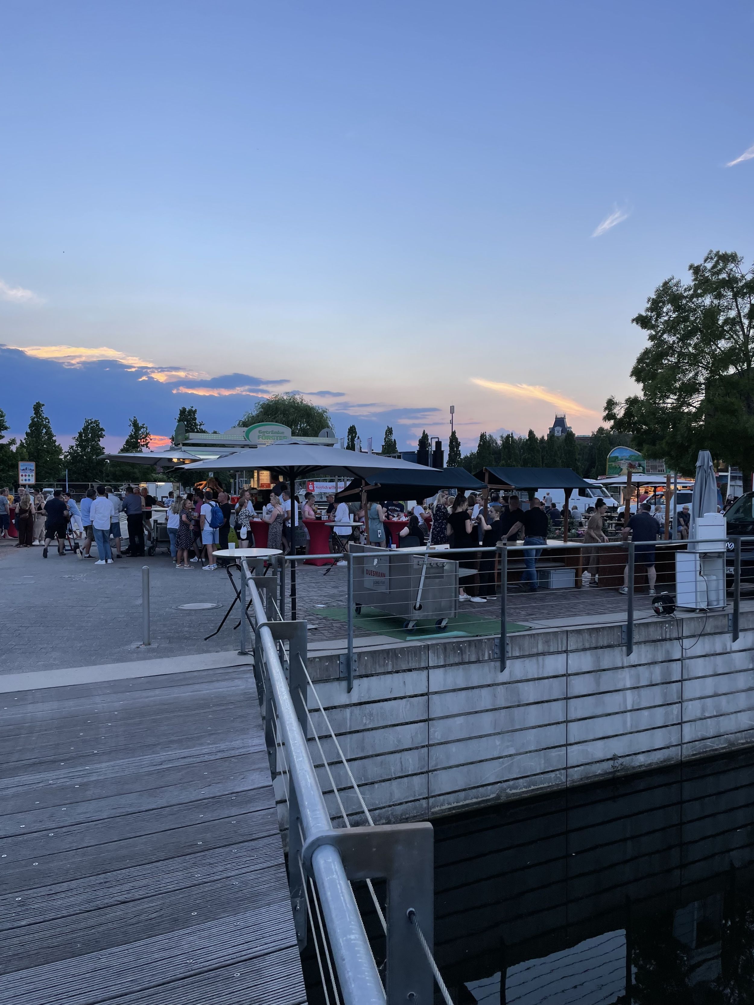 Stände und Gäste auf dem LAGA-Gelände.