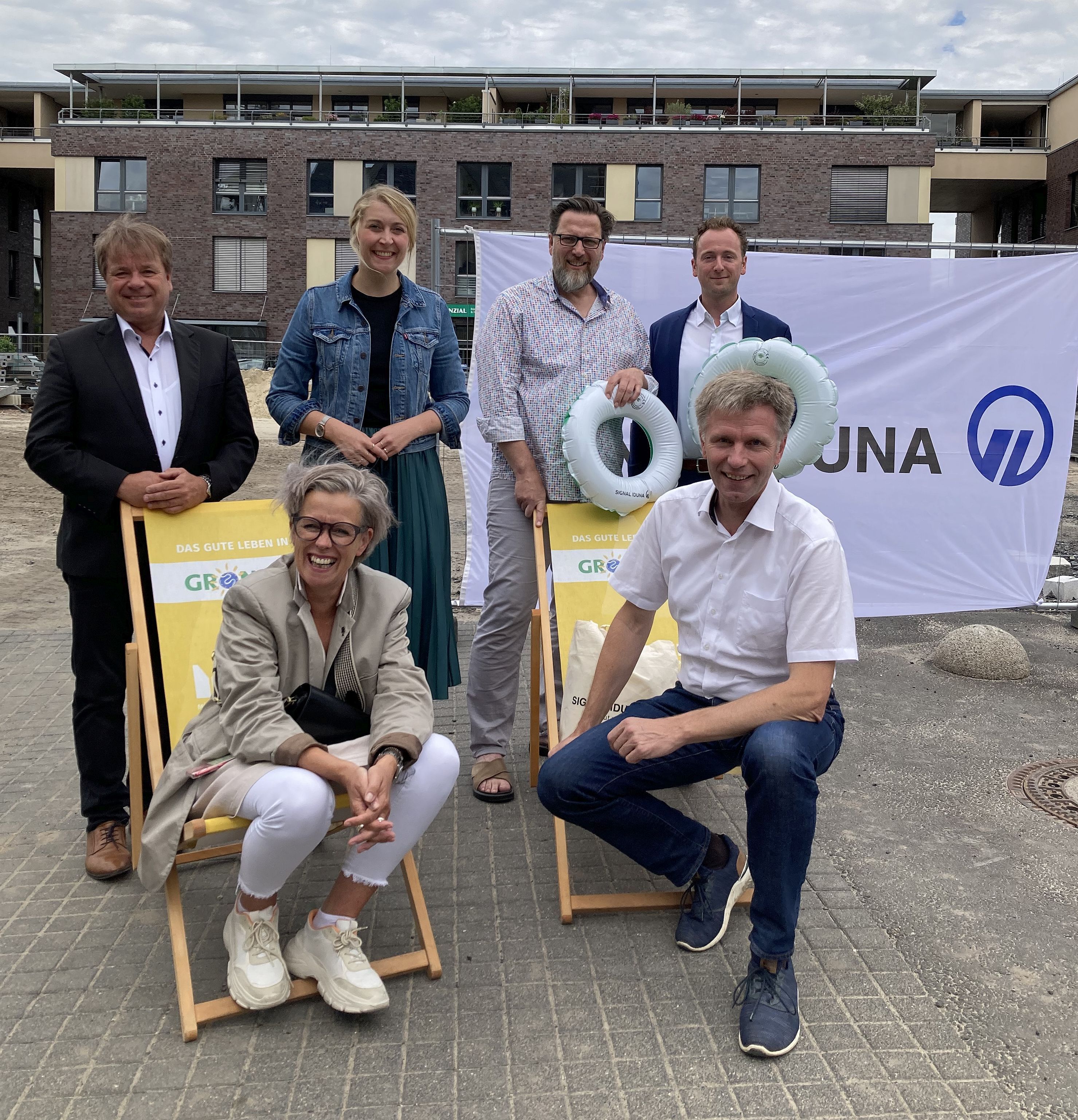 Vertreterinnen der Organisationen zum Street Beach Festival