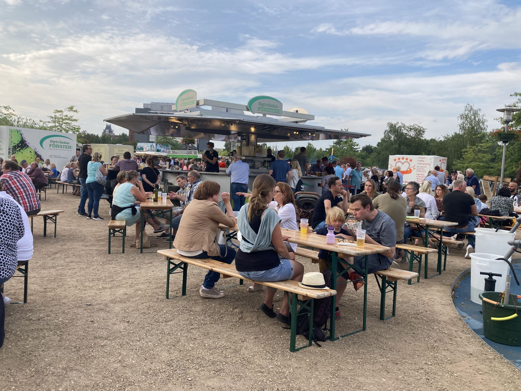 Gäste auf dem LAGA-Gelände beim LAGA-Koller.