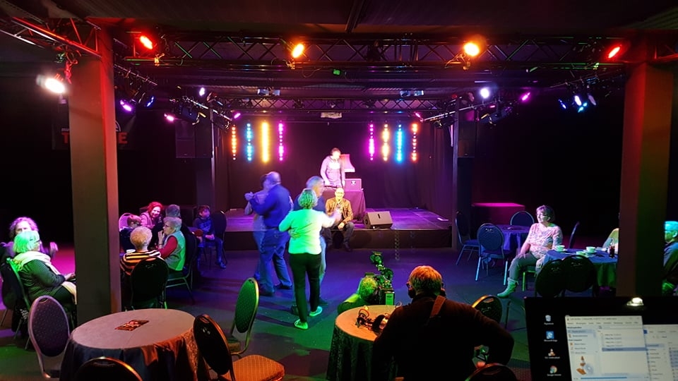 Tanzende Paare in der Turbine.