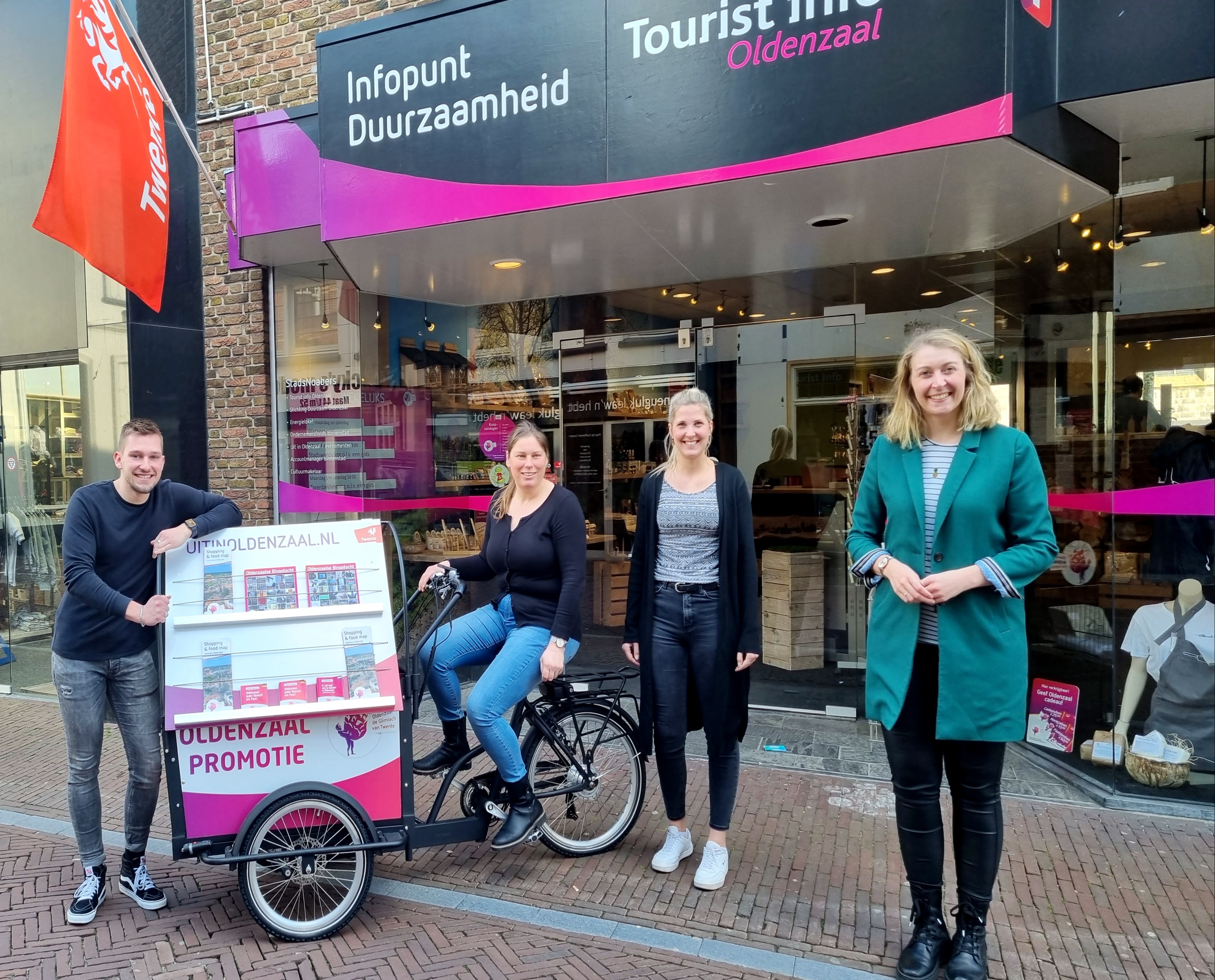 Vier Personen des Stadtmarketings aus Oldenzaal und Gronau